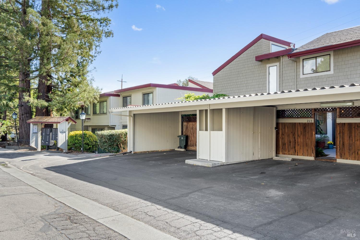 Detail Gallery Image 31 of 38 For 203 Albion Ct, Novato,  CA 94947 - 3 Beds | 2/1 Baths