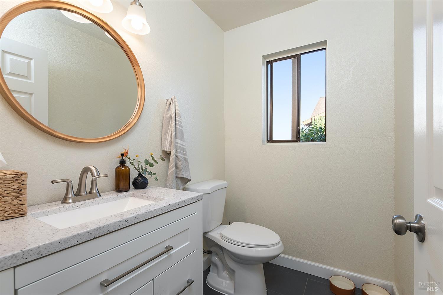 Detail Gallery Image 17 of 41 For 806 Canary Ct, Healdsburg,  CA 95448 - 3 Beds | 2/1 Baths