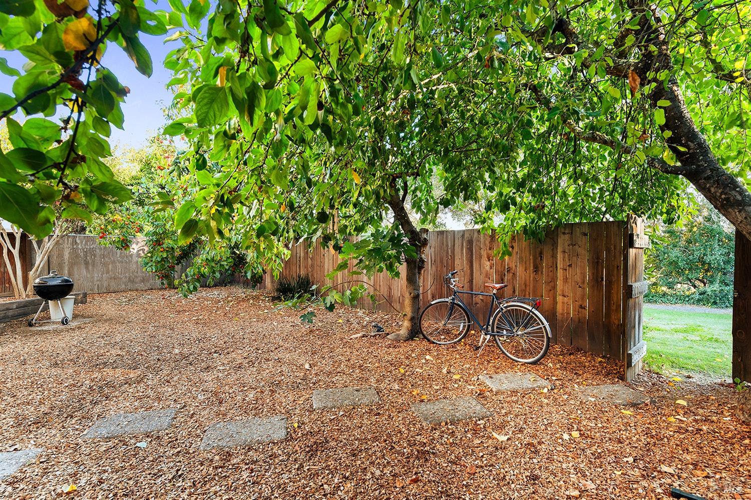 Detail Gallery Image 32 of 41 For 806 Canary Ct, Healdsburg,  CA 95448 - 3 Beds | 2/1 Baths