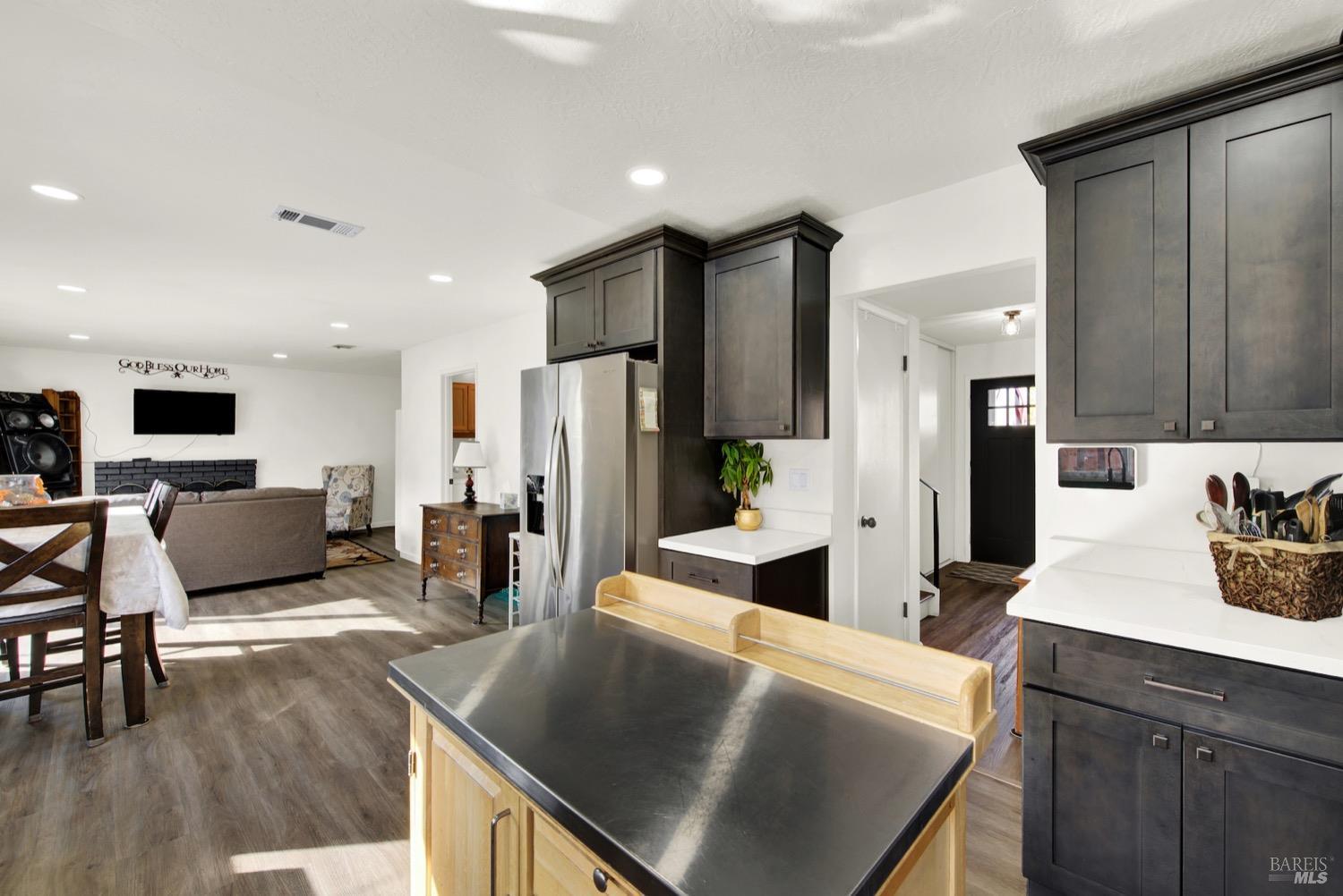 Detail Gallery Image 18 of 69 For 403 Wigeon Way, Suisun City,  CA 94585 - 4 Beds | 2/1 Baths