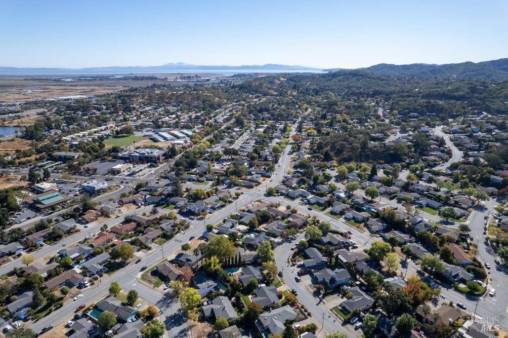 Detail Gallery Image 7 of 47 For 1563 Buchanan St, Novato,  CA 94947 - 4 Beds | 2 Baths