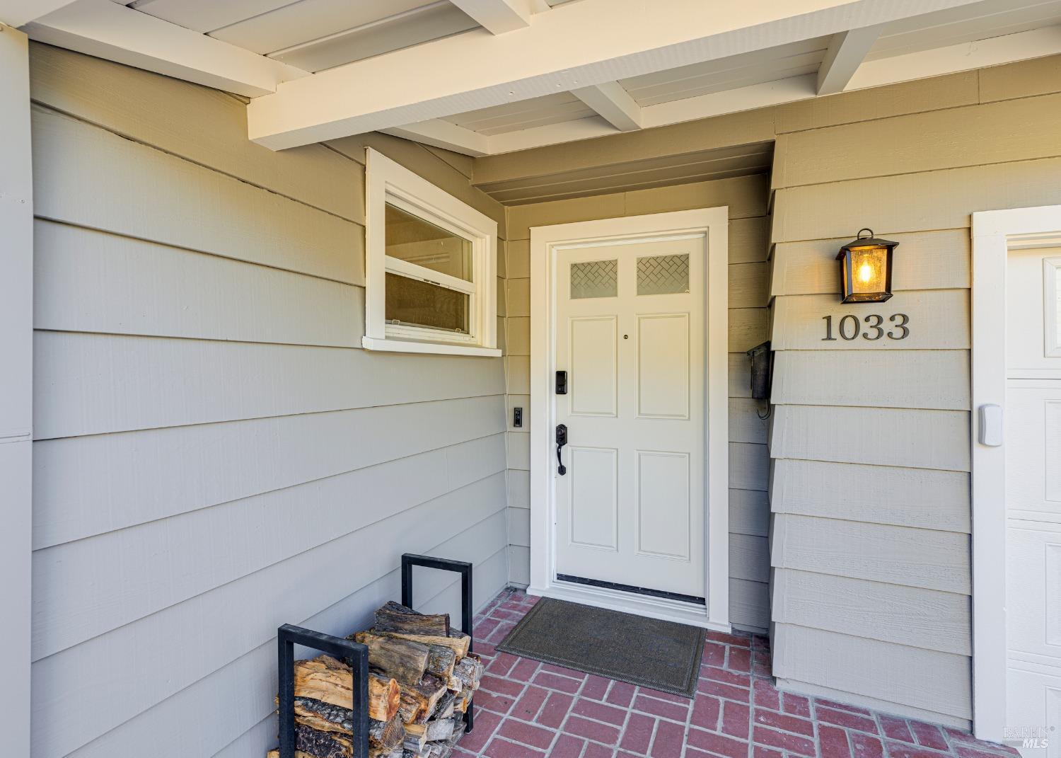 Detail Gallery Image 5 of 27 For 1033 Summerfield Rd, Santa Rosa,  CA 95405 - 3 Beds | 2 Baths