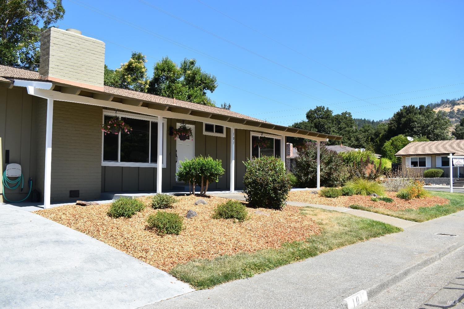 Detail Gallery Image 3 of 14 For 101 Oak Shadow Dr, Santa Rosa,  CA 95409 - 2 Beds | 2 Baths