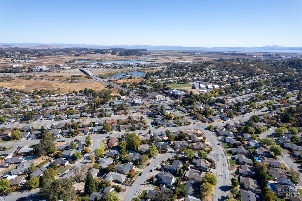 Detail Gallery Image 6 of 47 For 1563 Buchanan St, Novato,  CA 94947 - 4 Beds | 2 Baths