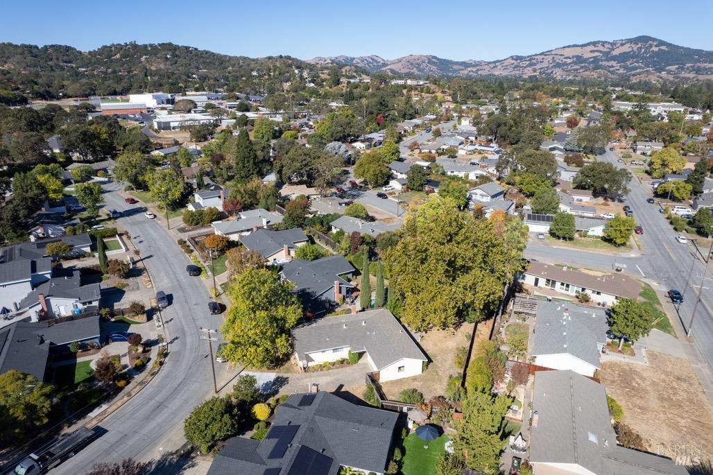 Detail Gallery Image 3 of 47 For 1563 Buchanan St, Novato,  CA 94947 - 4 Beds | 2 Baths