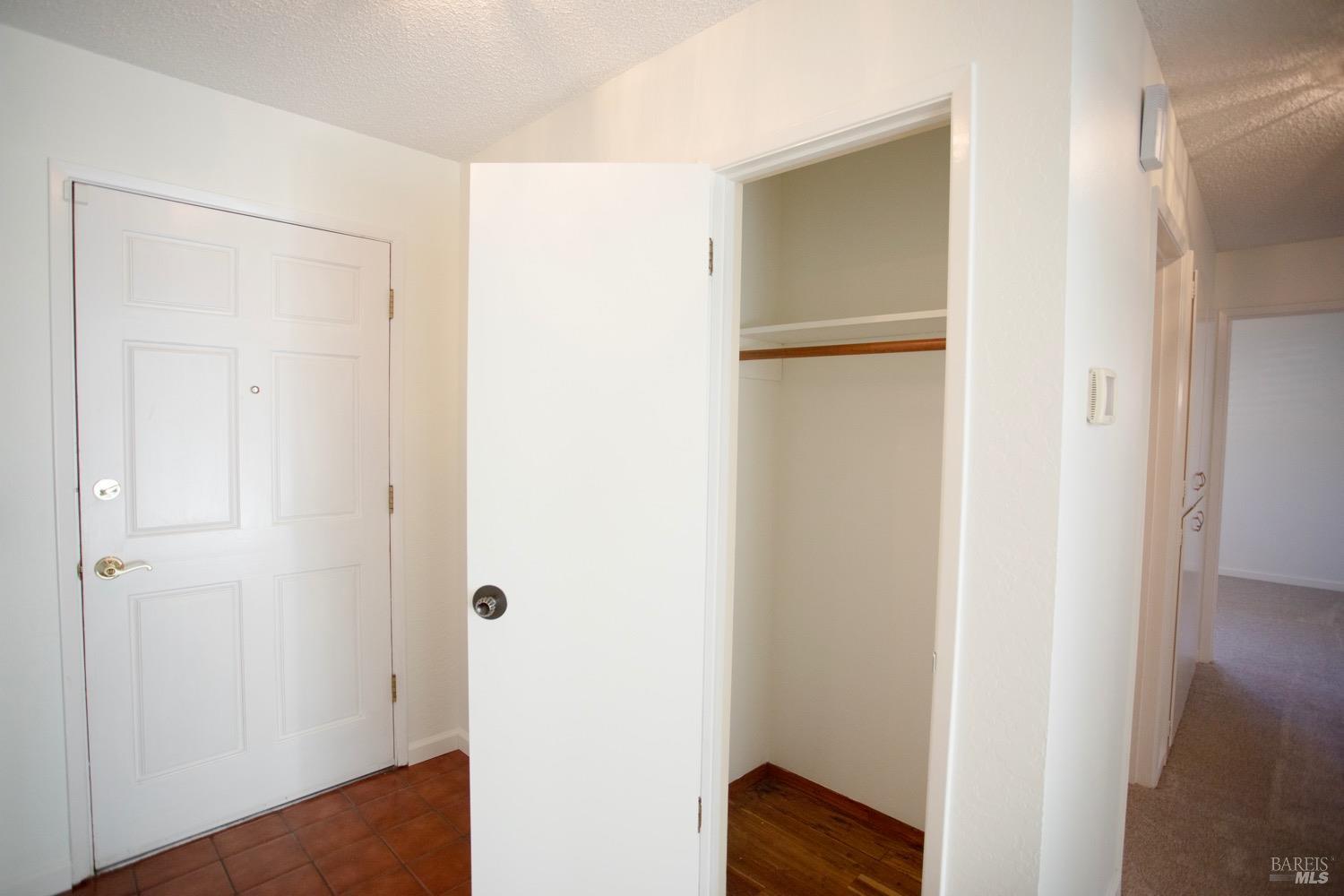 Detail Gallery Image 6 of 32 For 218 La Crosse Ave, Santa Rosa,  CA 95409 - 3 Beds | 2/1 Baths