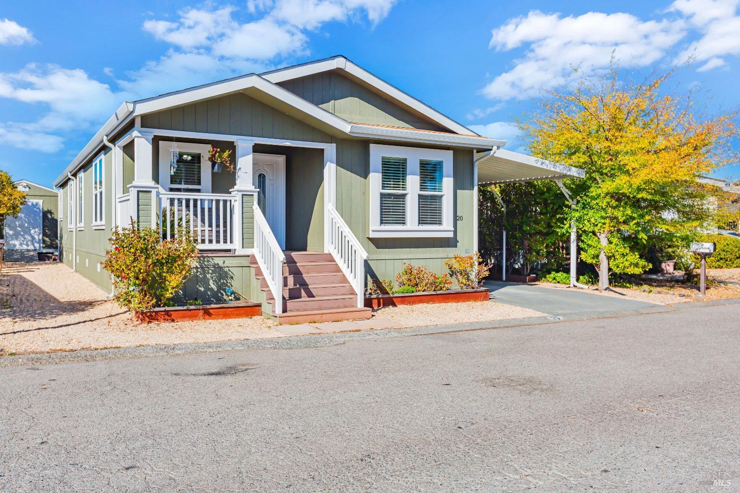 Detail Gallery Image 2 of 24 For 20 Yosemite Rd, San Rafael,  CA 94903 - 3 Beds | 2 Baths