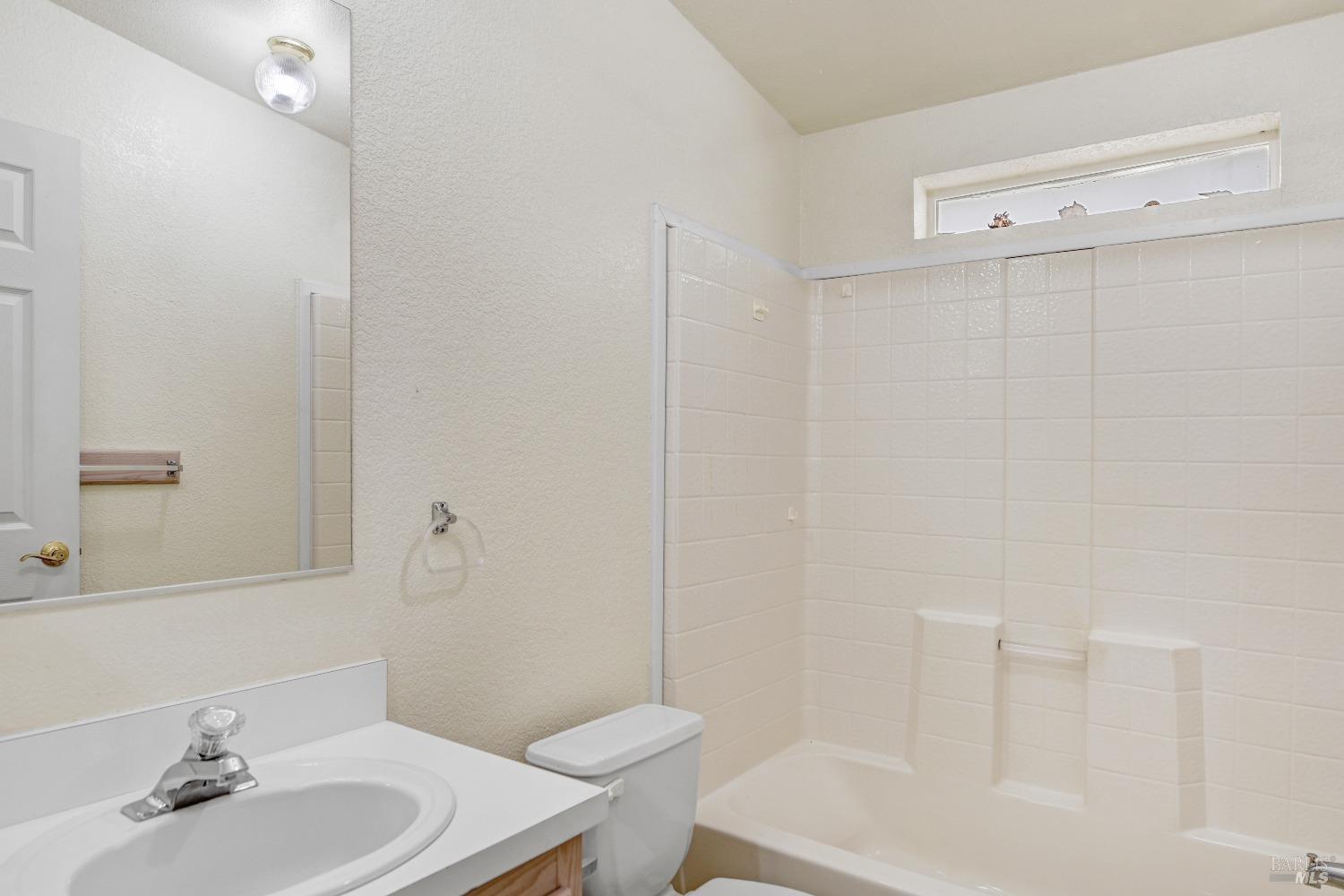 Detail Gallery Image 13 of 29 For 59 Portola Cir, Sonoma,  CA 95476 - 2 Beds | 2 Baths