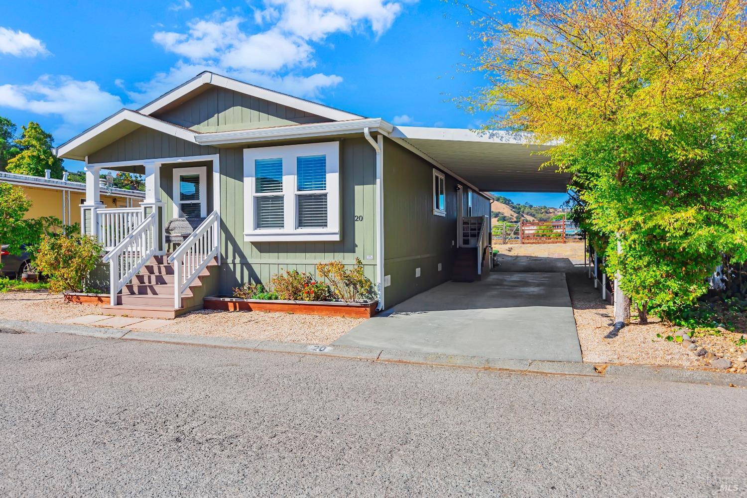 Detail Gallery Image 1 of 24 For 20 Yosemite Rd, San Rafael,  CA 94903 - 3 Beds | 2 Baths