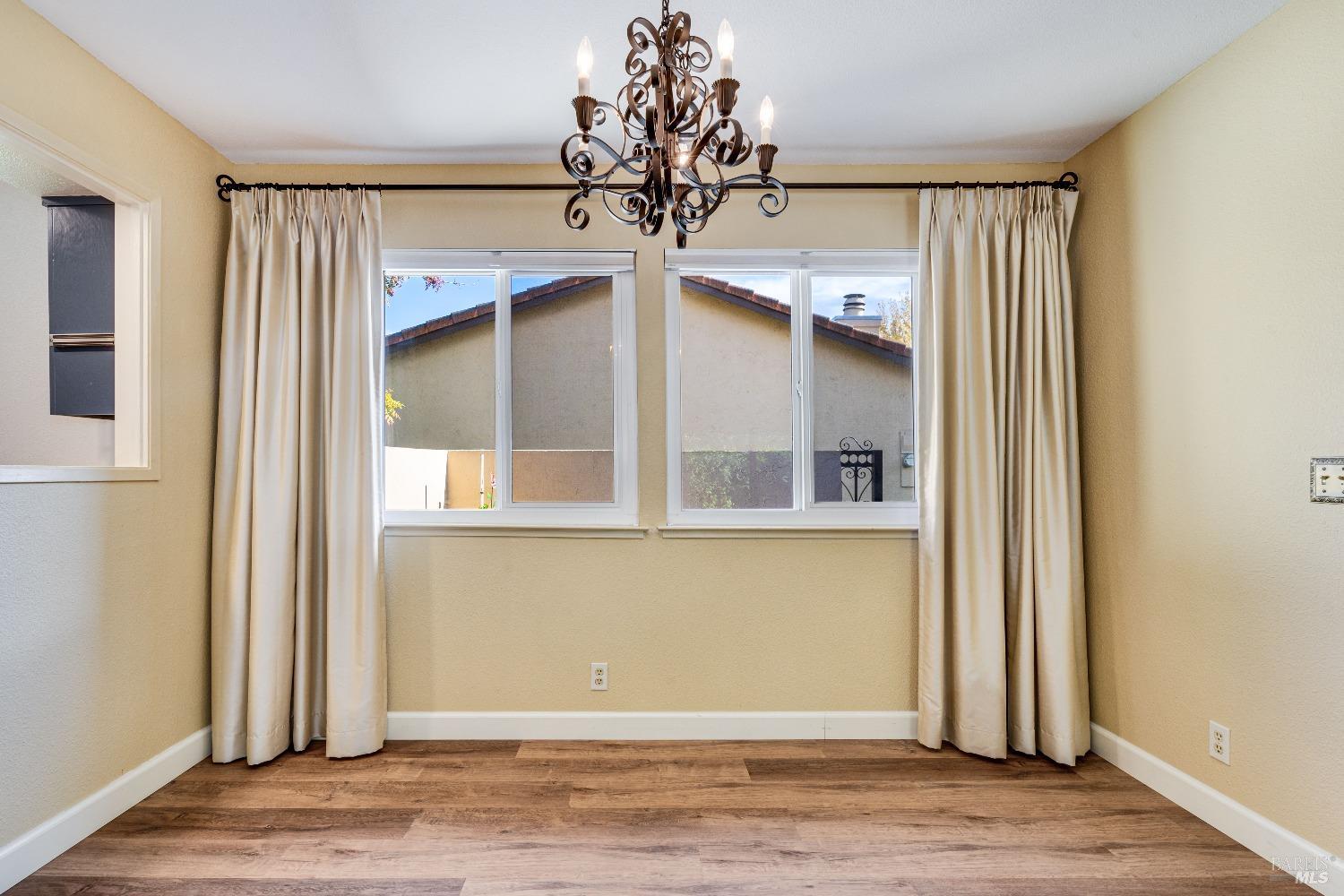 Detail Gallery Image 9 of 43 For 114 La Mancha Dr, Sonoma,  CA 95476 - 2 Beds | 1/1 Baths