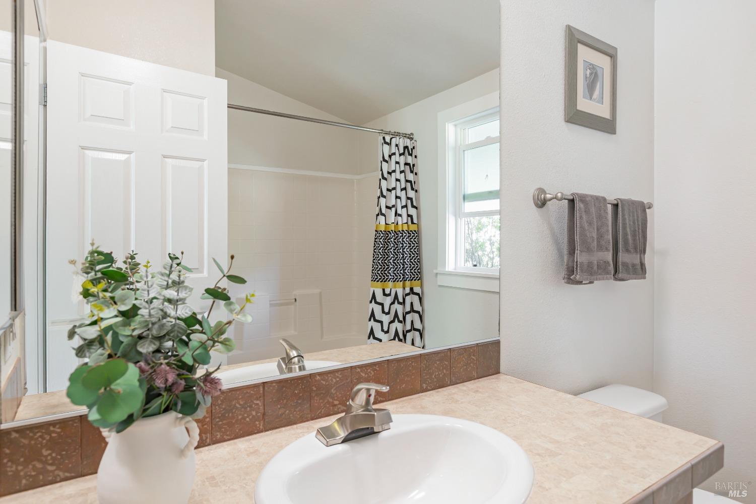 Detail Gallery Image 15 of 24 For 20 Yosemite Rd, San Rafael,  CA 94903 - 3 Beds | 2 Baths