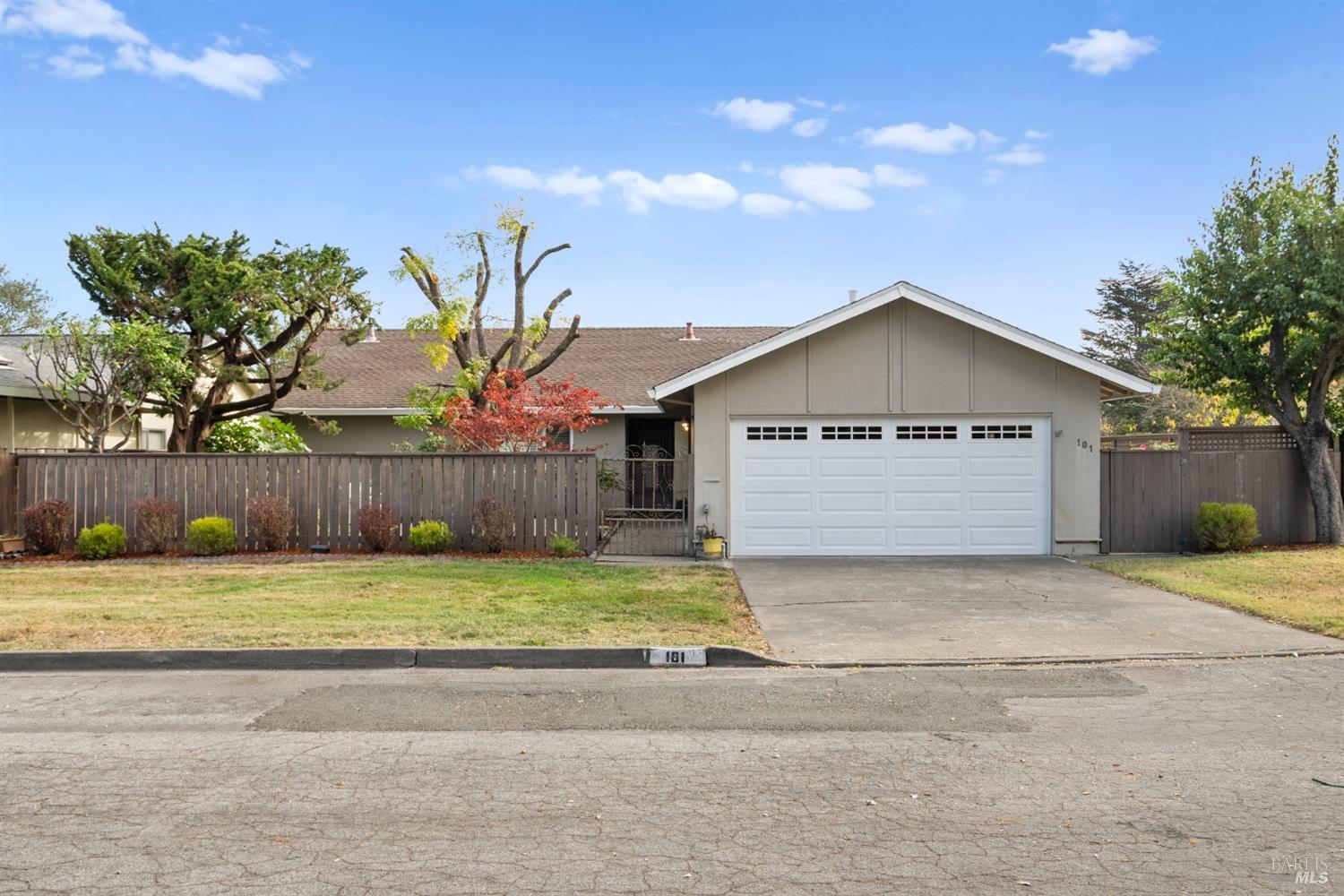 Detail Gallery Image 1 of 26 For 101 Temelec Cir, Sonoma,  CA 95476 - 2 Beds | 2 Baths