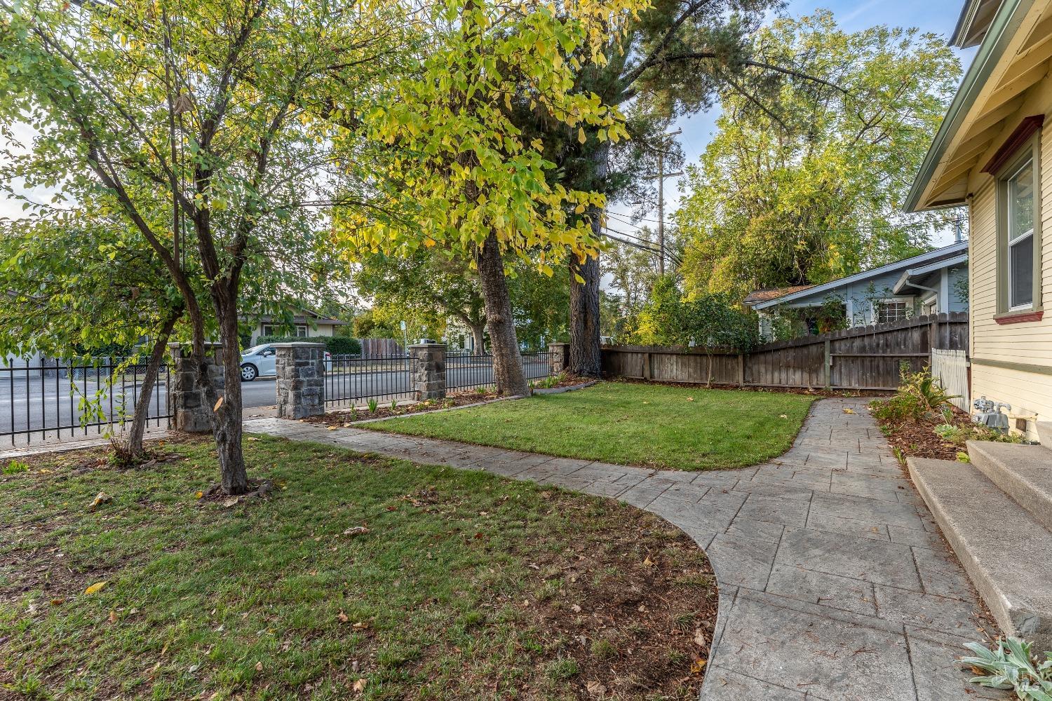 Detail Gallery Image 5 of 32 For 479 N Oak St, Ukiah,  CA 95482 - 3 Beds | 3 Baths