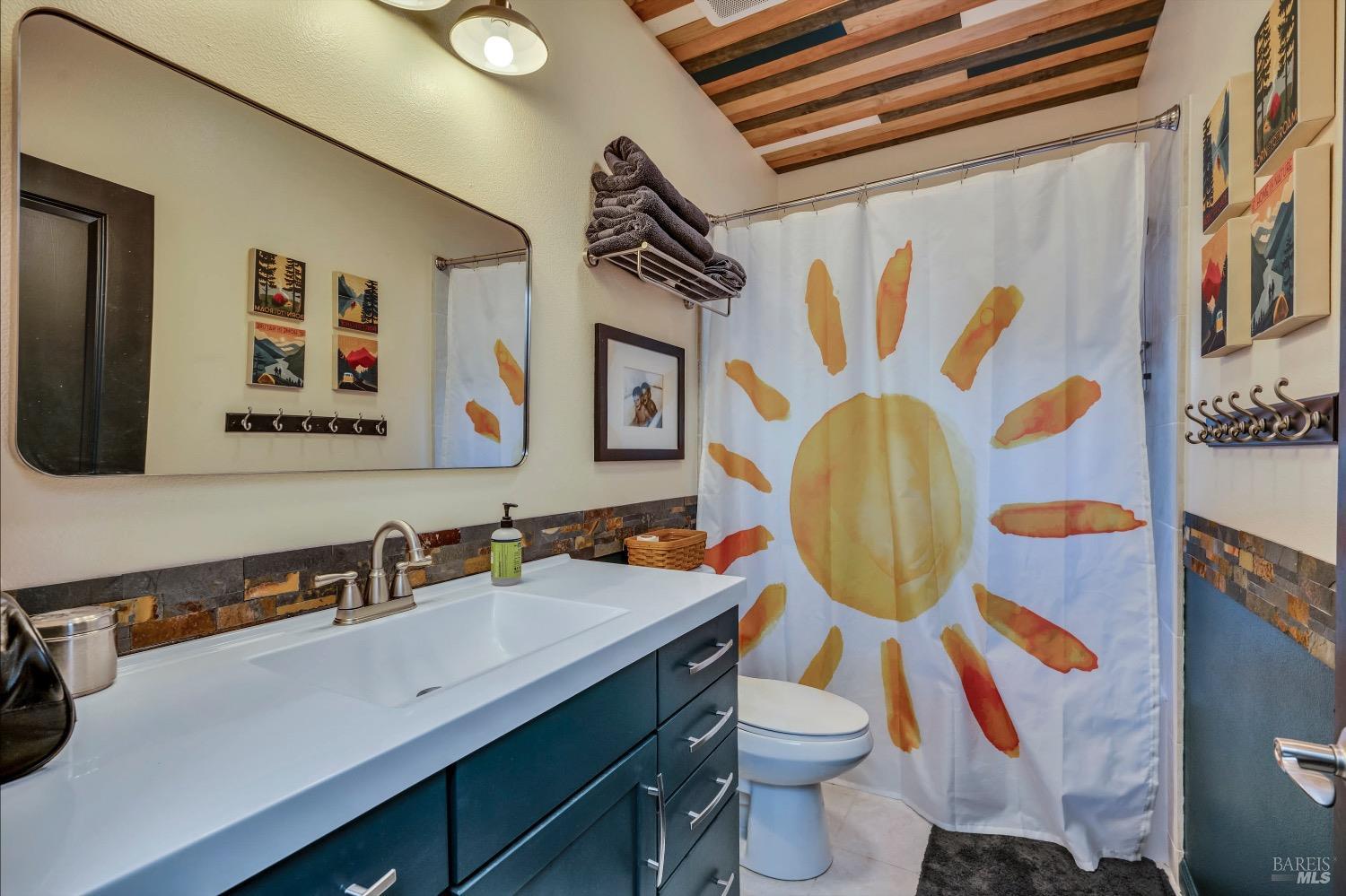 Detail Gallery Image 16 of 29 For 18700 Oak Grove Rd, Hidden Valley Lake,  CA 95467 - 3 Beds | 2/1 Baths