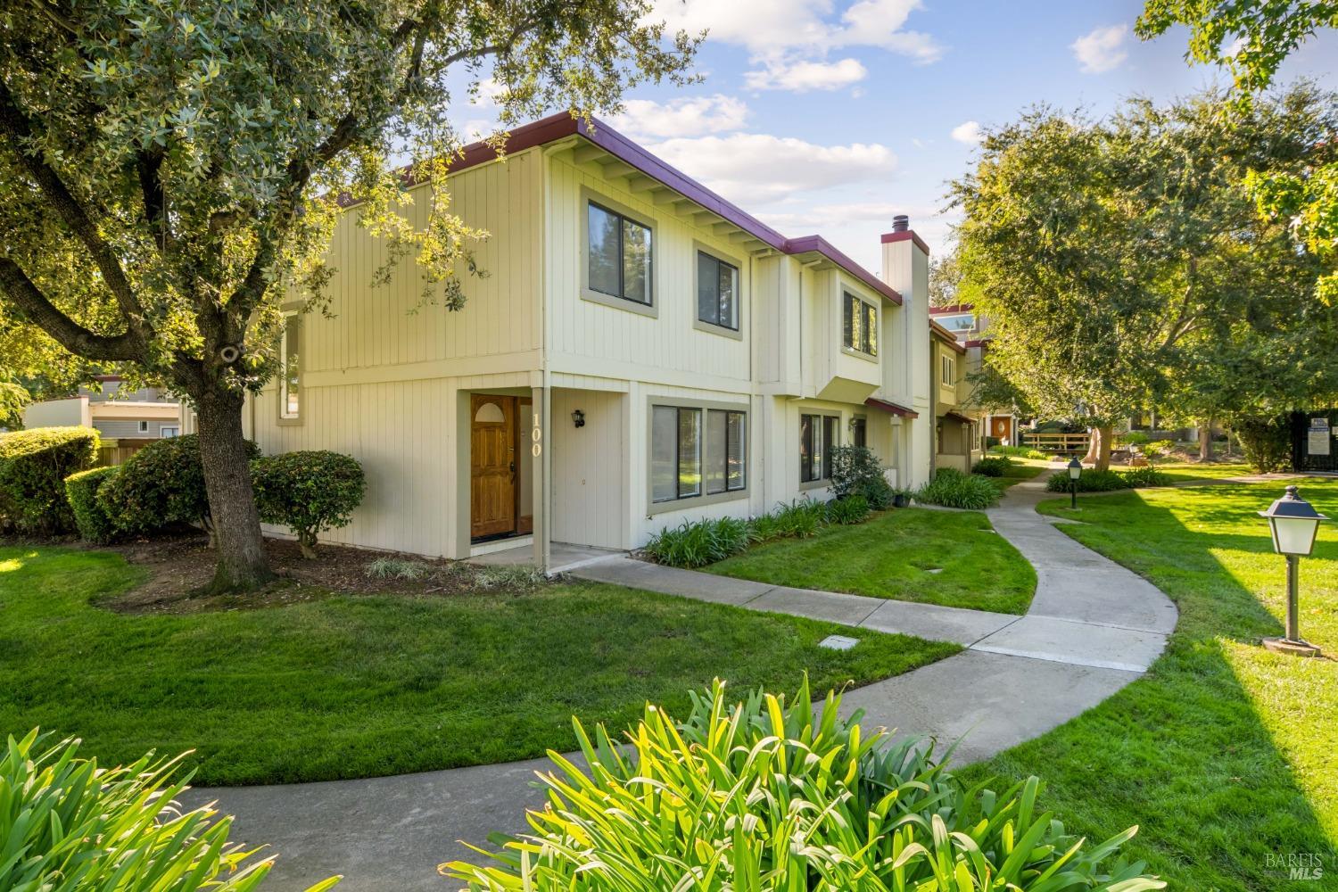 Detail Gallery Image 1 of 50 For 100 Scotia Ln, Novato,  CA 94947 - 3 Beds | 1/1 Baths