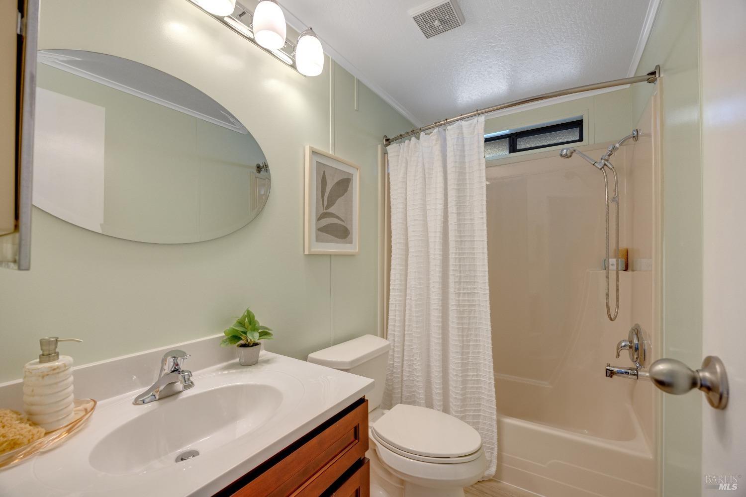 Detail Gallery Image 18 of 27 For 1517 Royal Oak Dr, Petaluma,  CA 94954 - 3 Beds | 2 Baths