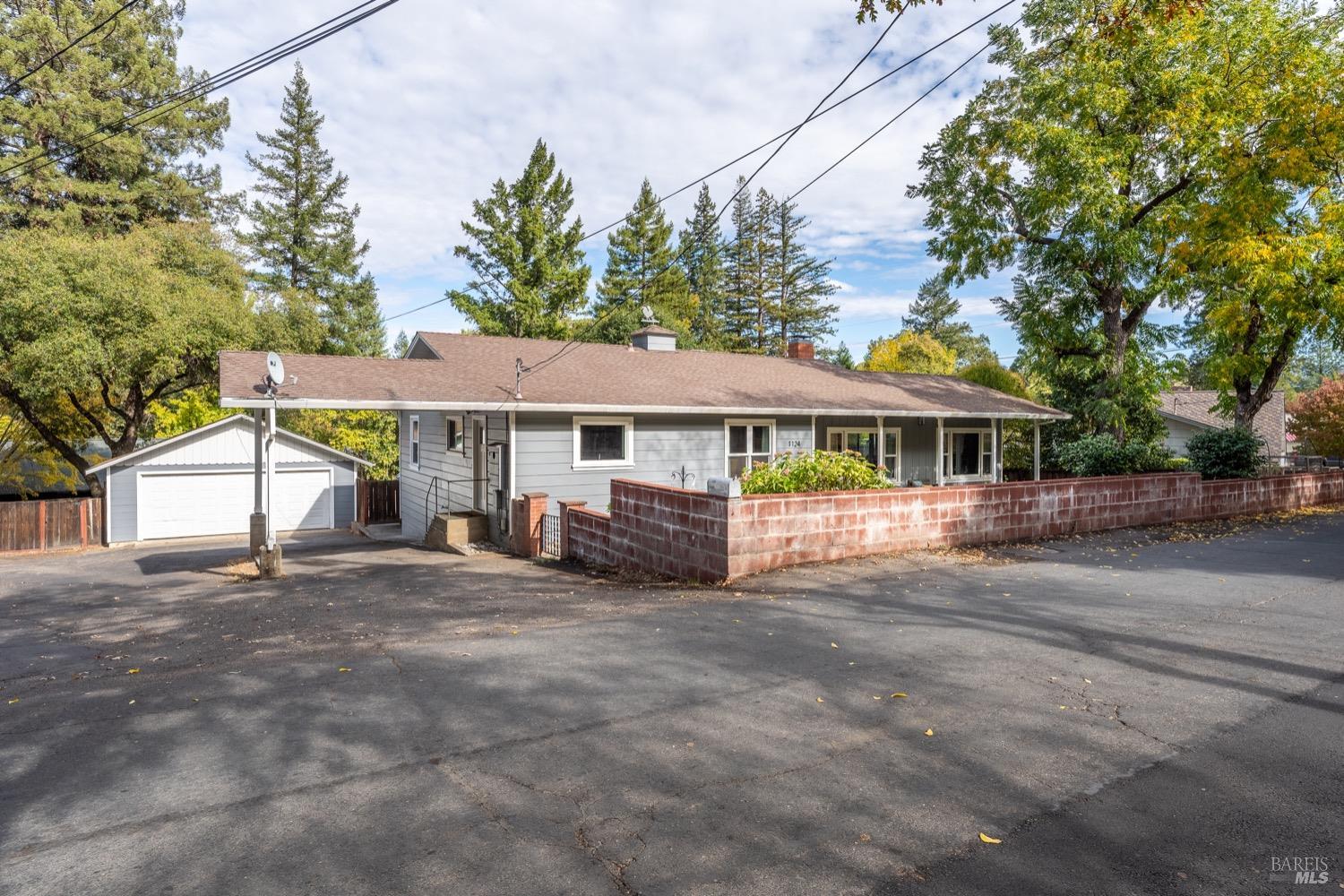 Detail Gallery Image 2 of 32 For 1124 W Standley St, Ukiah,  CA 95482 - 3 Beds | 2 Baths