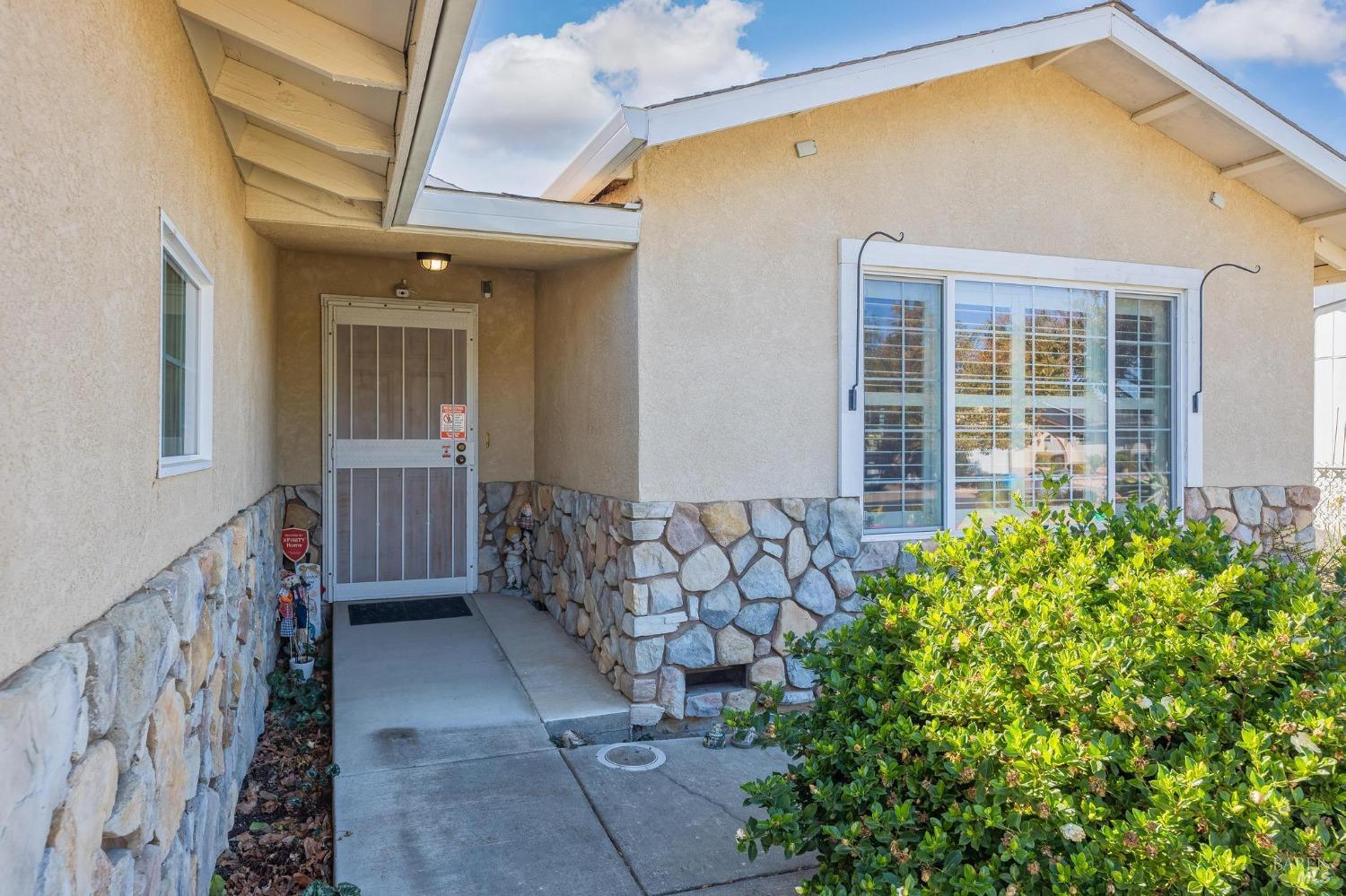 Detail Gallery Image 6 of 36 For 116 Carlsbad Cir, Vacaville,  CA 95687 - 2 Beds | 2 Baths