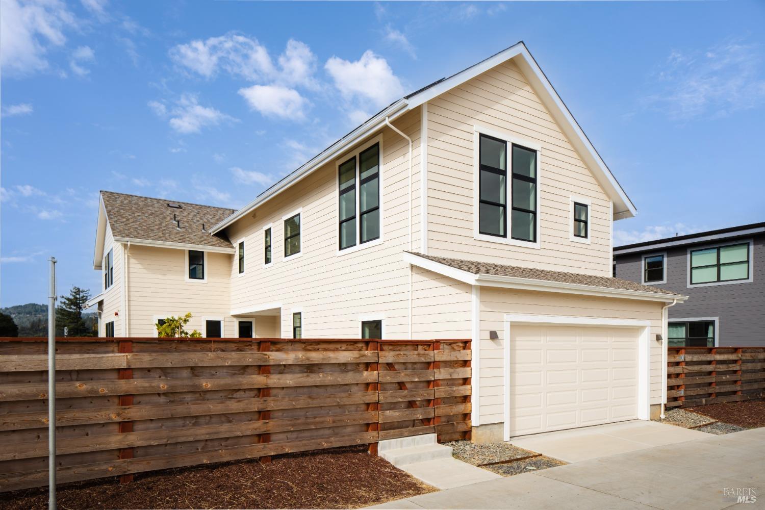 Detail Gallery Image 17 of 19 For 1010 Trentadue Way, Healdsburg,  CA 95448 - 4 Beds | 3/1 Baths