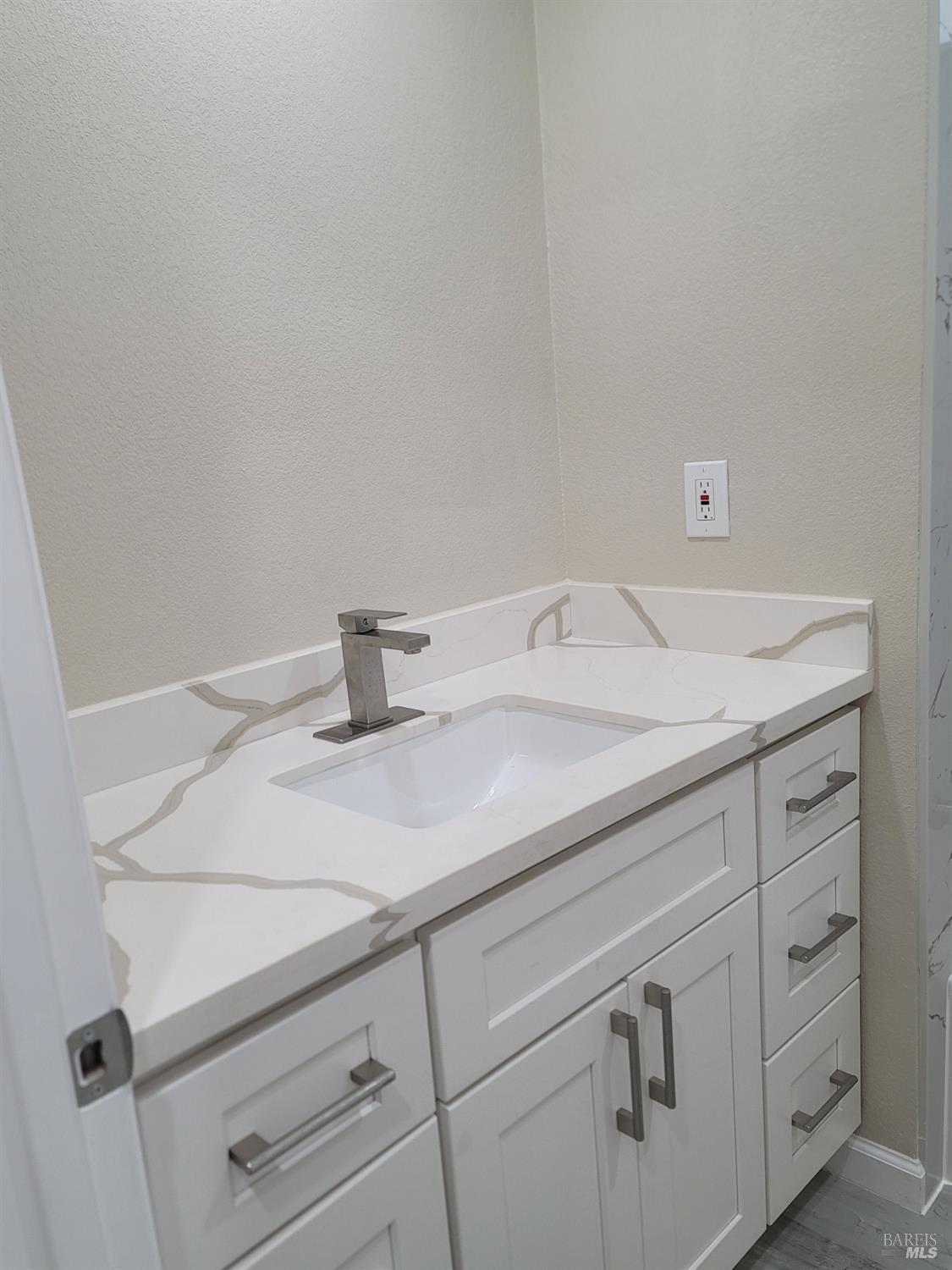 Detail Gallery Image 12 of 19 For 60 Sequoia Cir, Santa Rosa,  CA 95401 - 2 Beds | 2 Baths