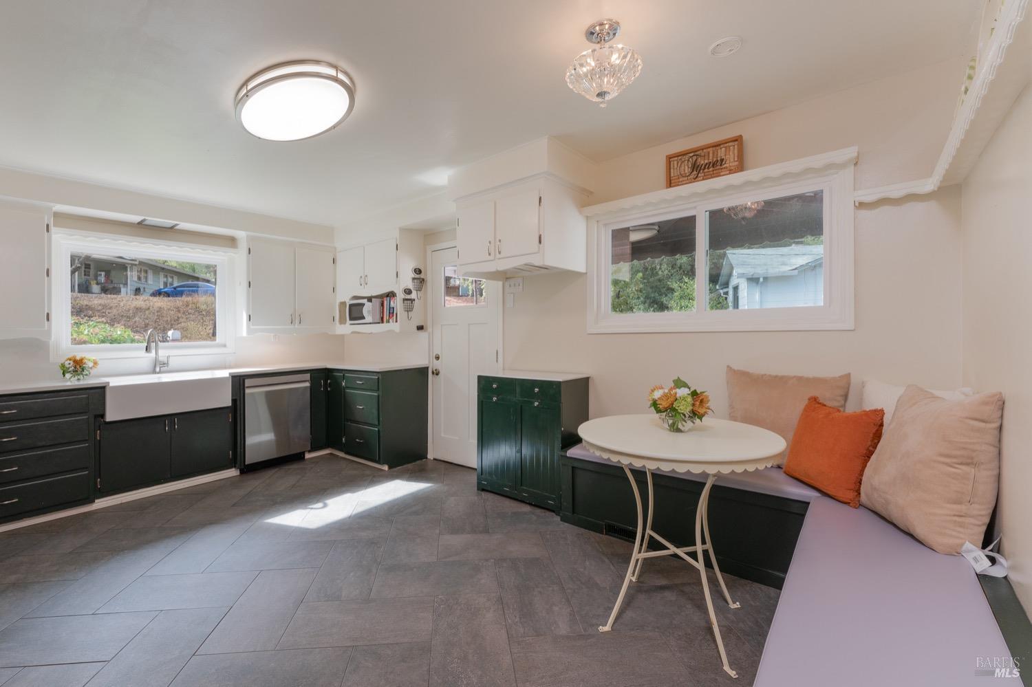 Detail Gallery Image 9 of 32 For 1124 W Standley St, Ukiah,  CA 95482 - 3 Beds | 2 Baths