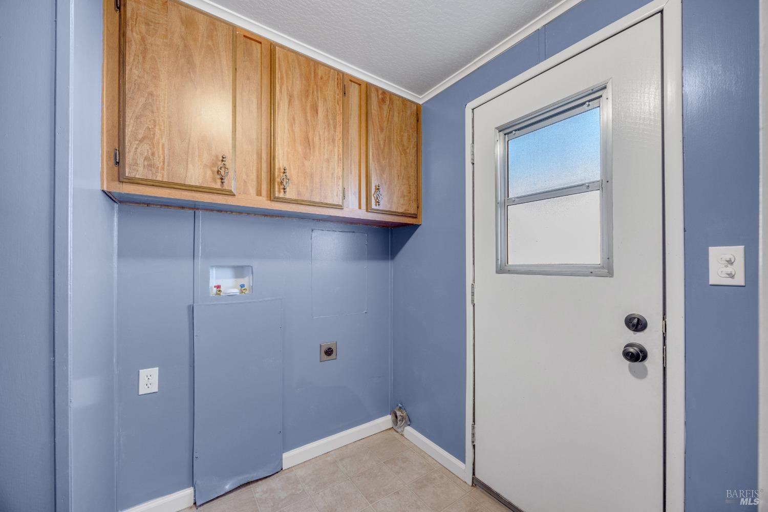 Detail Gallery Image 14 of 27 For 1517 Royal Oak Dr, Petaluma,  CA 94954 - 3 Beds | 2 Baths