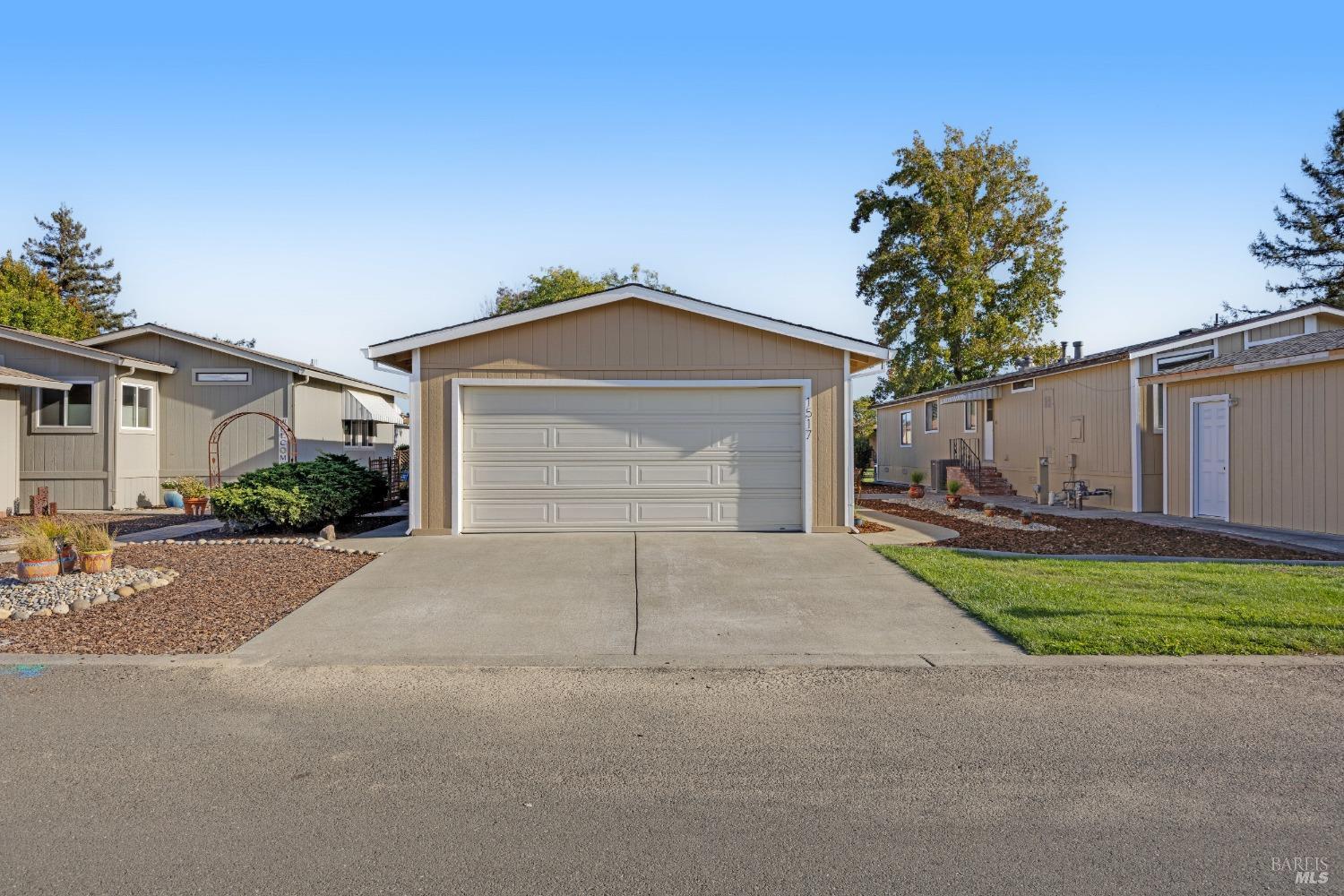 Detail Gallery Image 1 of 27 For 1517 Royal Oak Dr, Petaluma,  CA 94954 - 3 Beds | 2 Baths