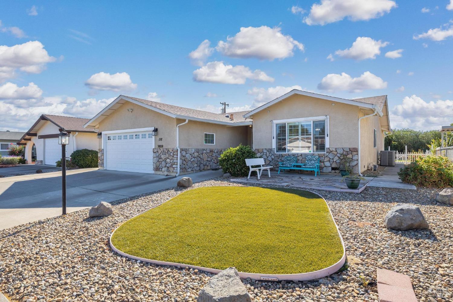 Detail Gallery Image 4 of 36 For 116 Carlsbad Cir, Vacaville,  CA 95687 - 2 Beds | 2 Baths