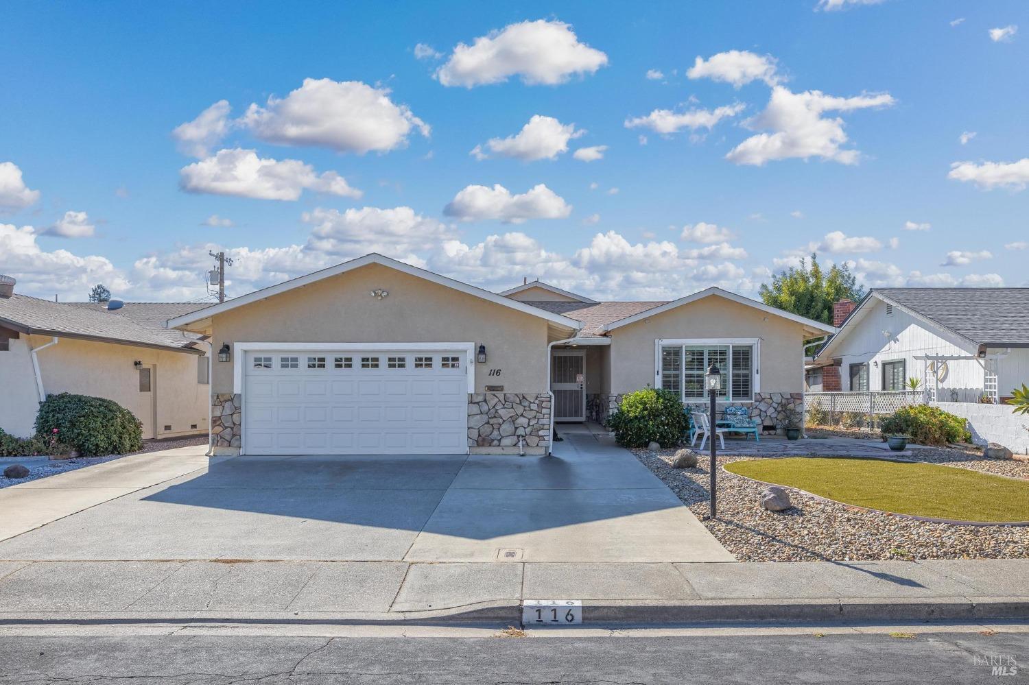 Detail Gallery Image 1 of 36 For 116 Carlsbad Cir, Vacaville,  CA 95687 - 2 Beds | 2 Baths