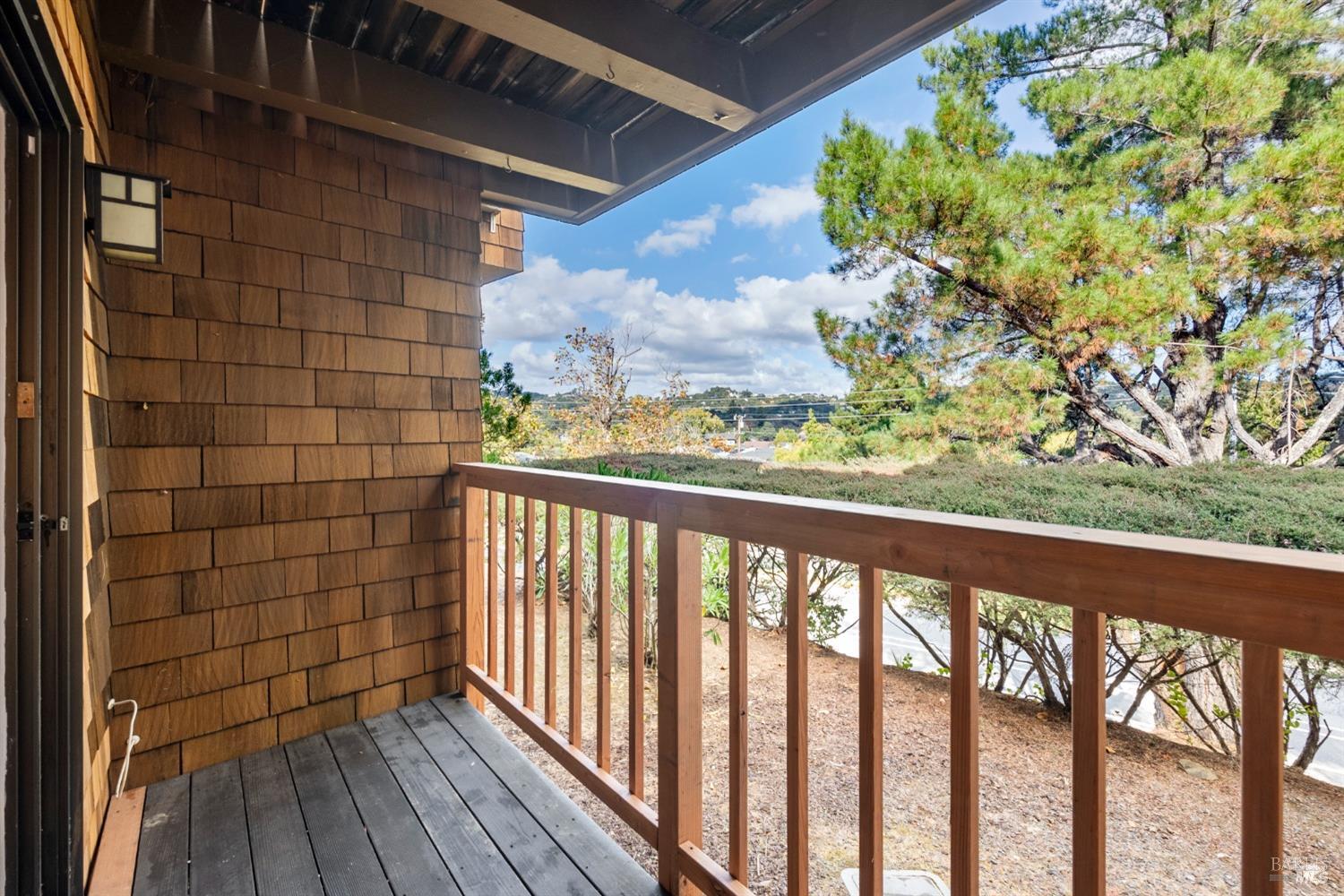 Detail Gallery Image 23 of 27 For 8 Escalle Ln, Larkspur,  CA 94939 - 2 Beds | 2/1 Baths