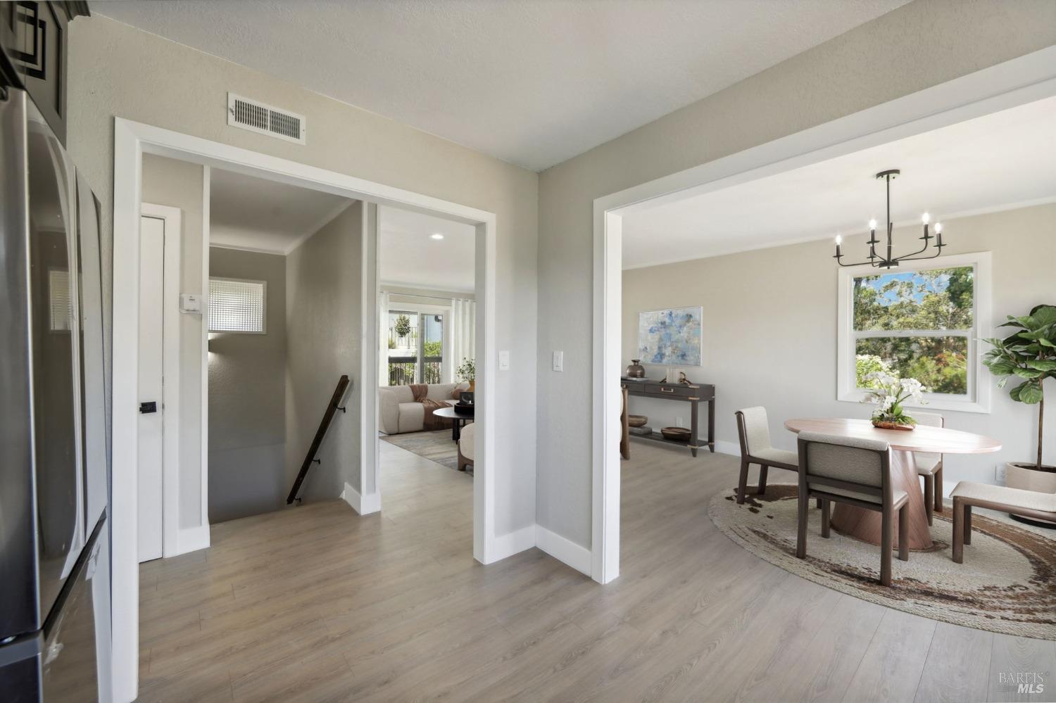 Detail Gallery Image 15 of 50 For 43 Alta Vista Way, San Rafael,  CA 94901 - 3 Beds | 2 Baths