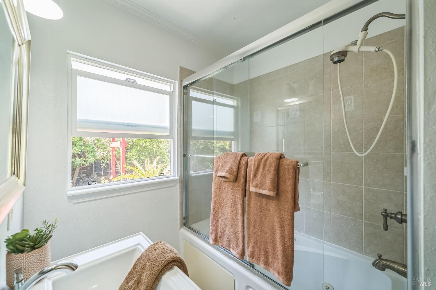 Detail Gallery Image 10 of 24 For 533 Buss Ave, Vallejo,  CA 94591 - 3 Beds | 2 Baths