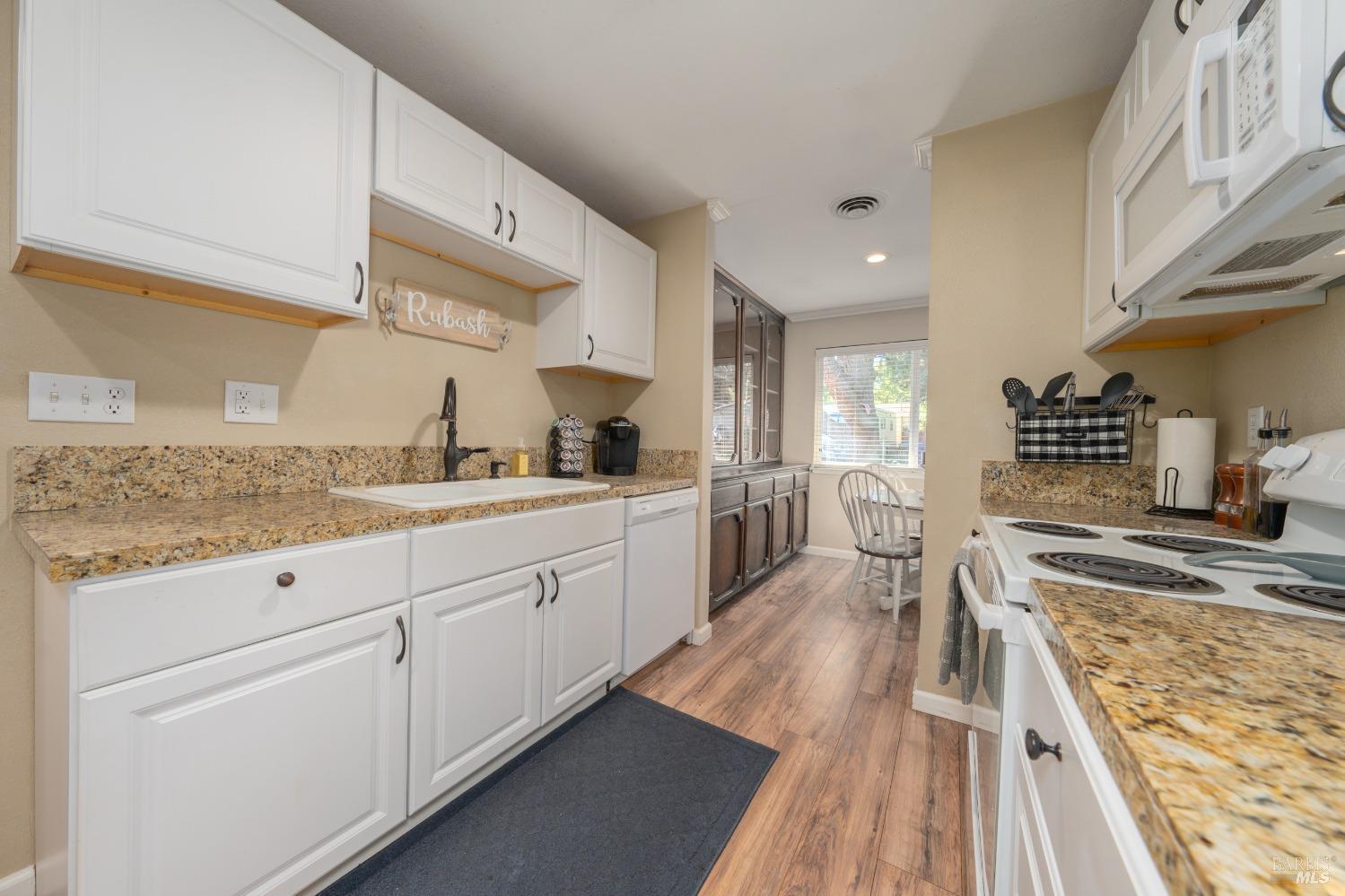 Detail Gallery Image 2 of 32 For 9380 Chippewa Trl, Kelseyville,  CA 95451 - 3 Beds | 2 Baths