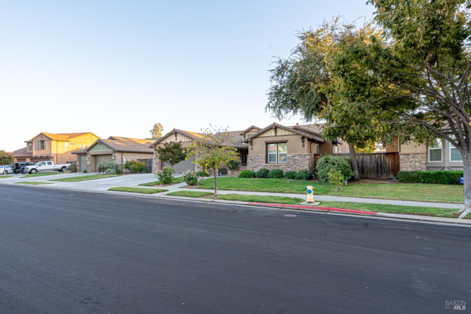 Detail Gallery Image 2 of 29 For 3368 Beverly Ave, Clovis,  CA 93619 - 3 Beds | 2 Baths