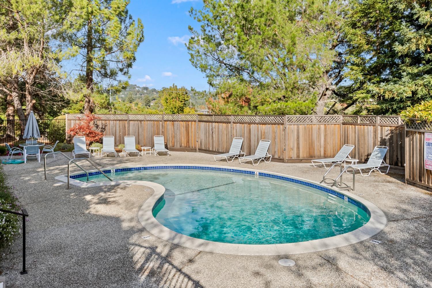 Detail Gallery Image 27 of 27 For 8 Escalle Ln, Larkspur,  CA 94939 - 2 Beds | 2/1 Baths