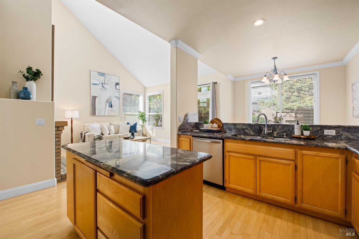 Detail Gallery Image 11 of 37 For 1134 Rachael Ln, Windsor,  CA 95492 - 4 Beds | 2/1 Baths