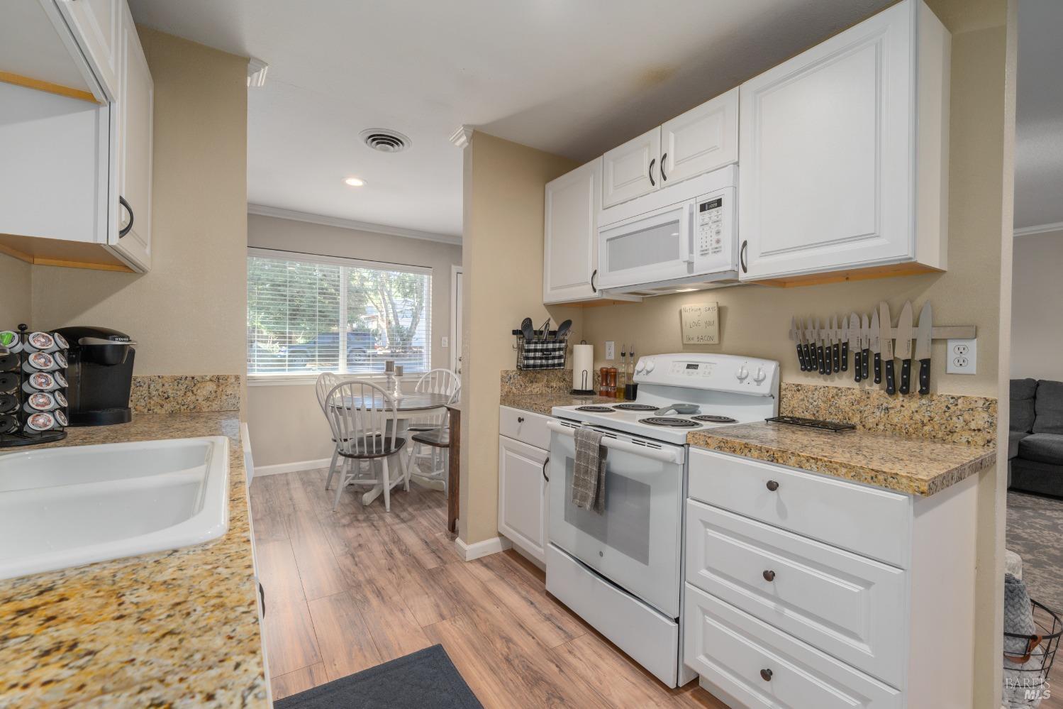 Detail Gallery Image 10 of 32 For 9380 Chippewa Trl, Kelseyville,  CA 95451 - 3 Beds | 2 Baths