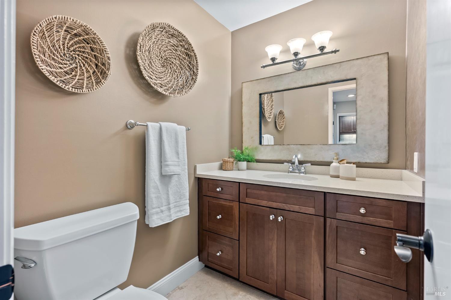 Detail Gallery Image 17 of 27 For 8 Escalle Ln, Larkspur,  CA 94939 - 2 Beds | 2/1 Baths