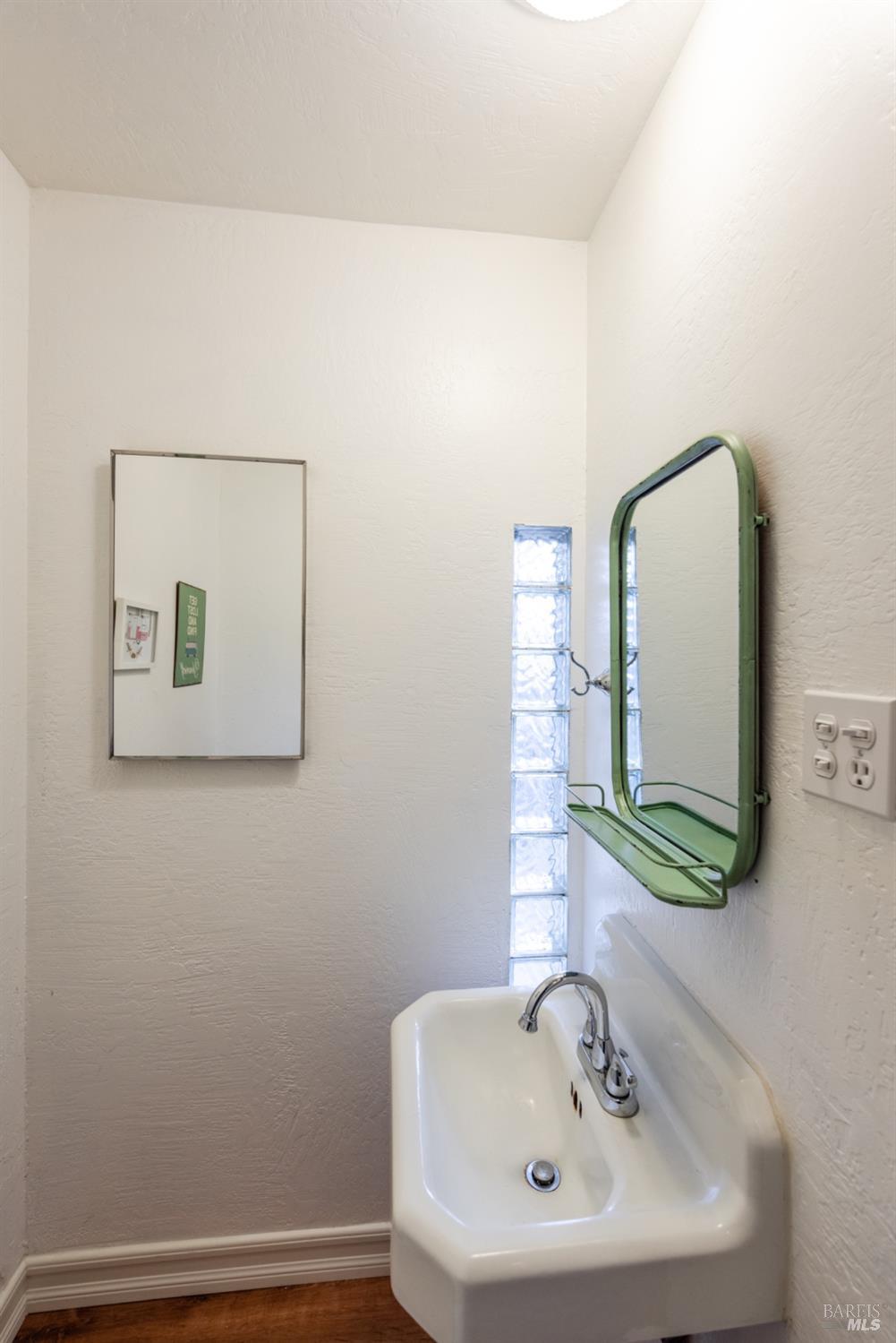 Detail Gallery Image 21 of 43 For 2417 Meyers Dr, Santa Rosa,  CA 95403 - 3 Beds | 2 Baths