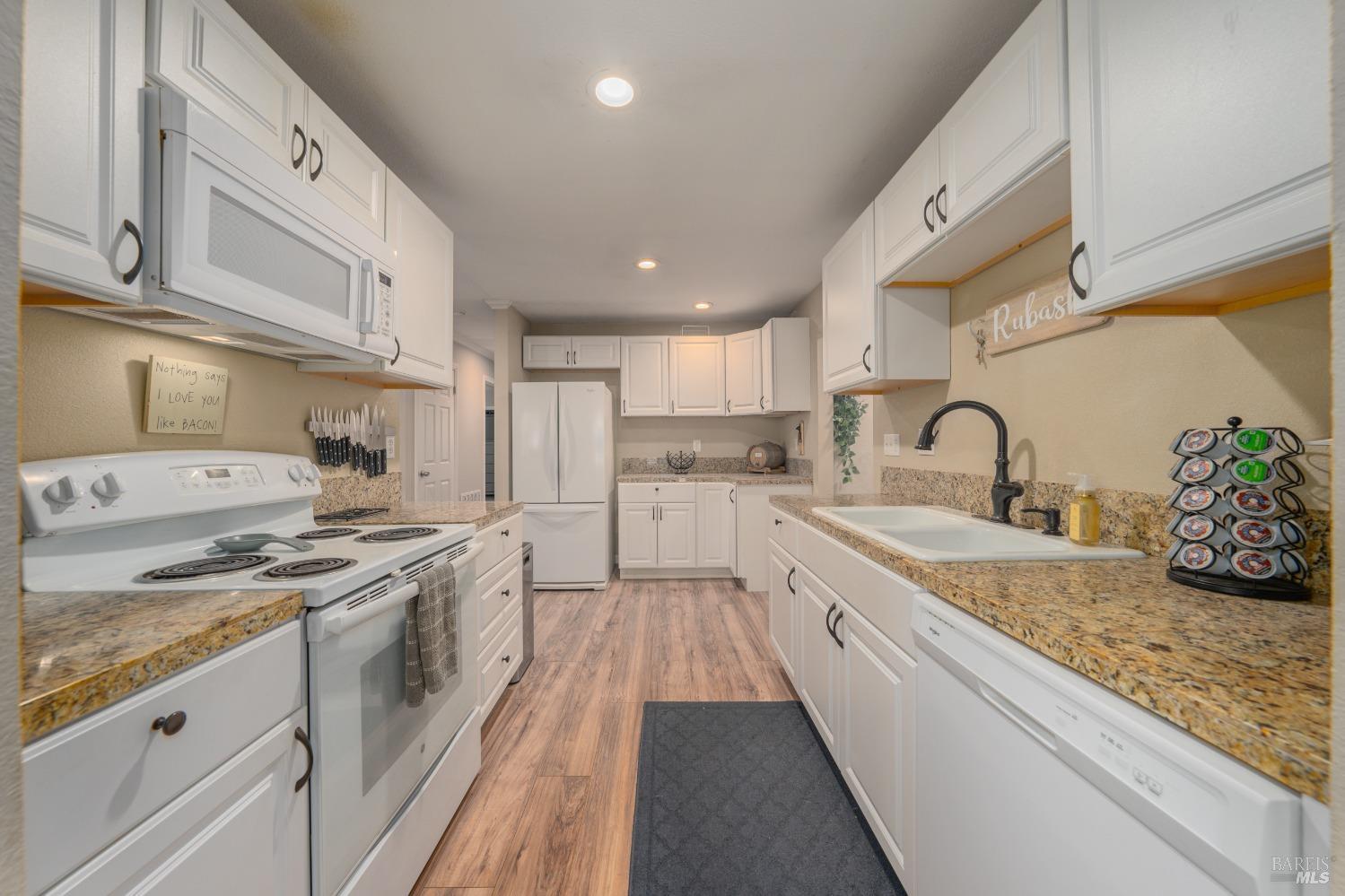 Detail Gallery Image 11 of 32 For 9380 Chippewa Trl, Kelseyville,  CA 95451 - 3 Beds | 2 Baths