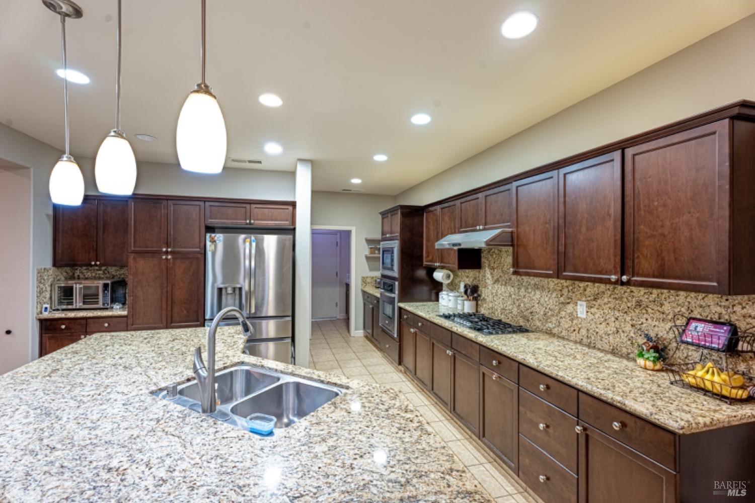 Detail Gallery Image 8 of 29 For 3368 Beverly Ave, Clovis,  CA 93619 - 3 Beds | 2 Baths