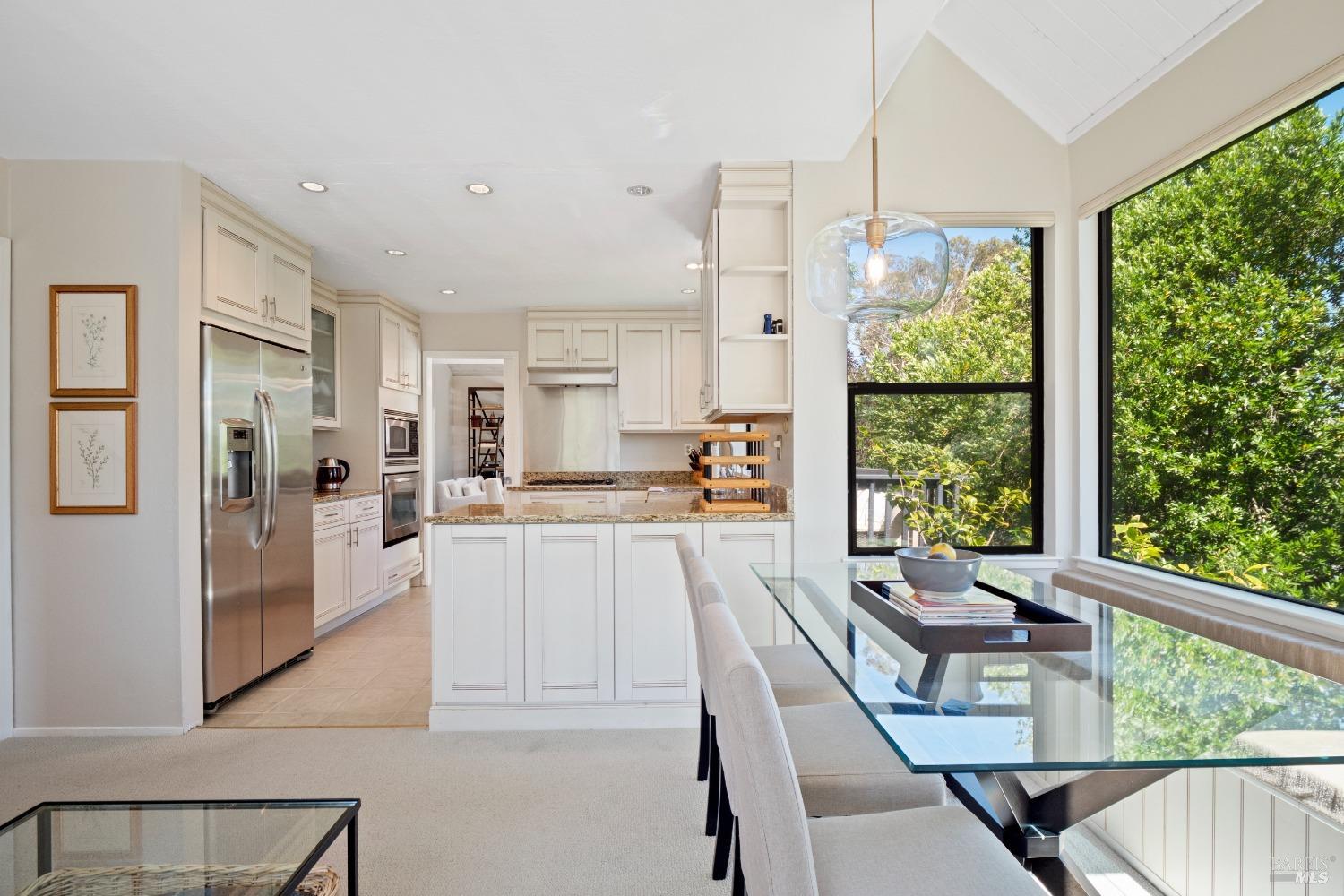 Detail Gallery Image 4 of 20 For 305 Bristol Pl, Mill Valley,  CA 94941 - 4 Beds | 2/1 Baths