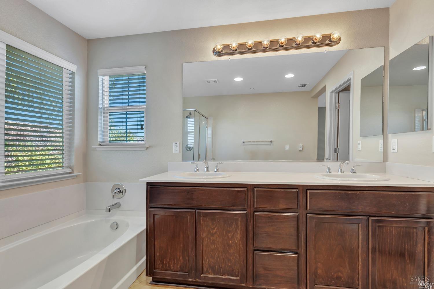 Detail Gallery Image 21 of 23 For 699 Del Mar Cir, Vacaville,  CA 95688 - 4 Beds | 2/1 Baths