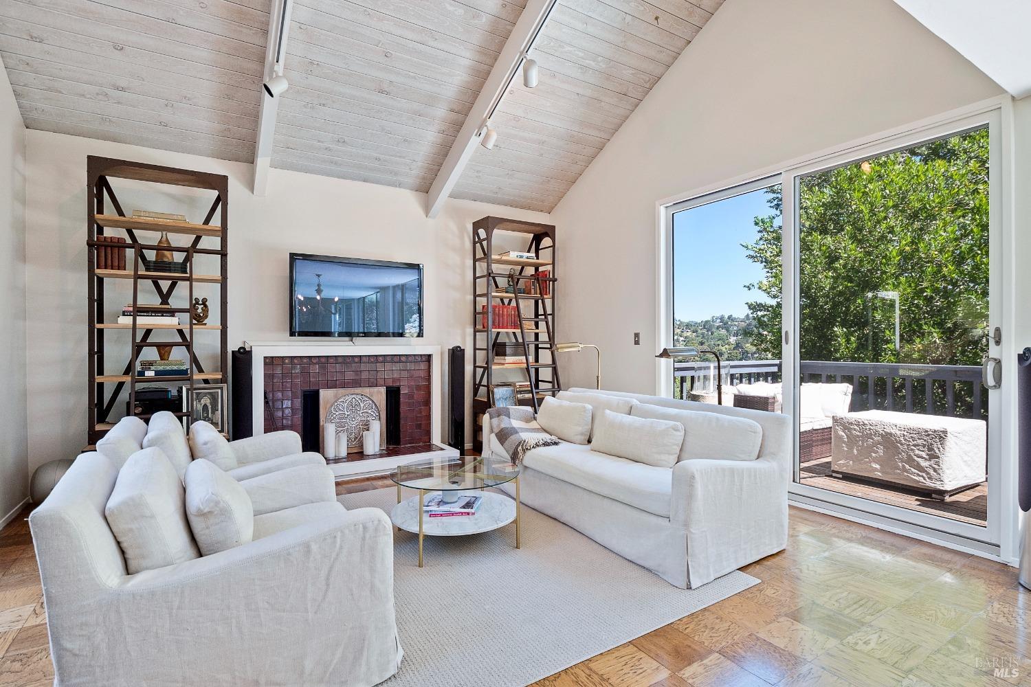 Detail Gallery Image 7 of 20 For 305 Bristol Pl, Mill Valley,  CA 94941 - 4 Beds | 2/1 Baths