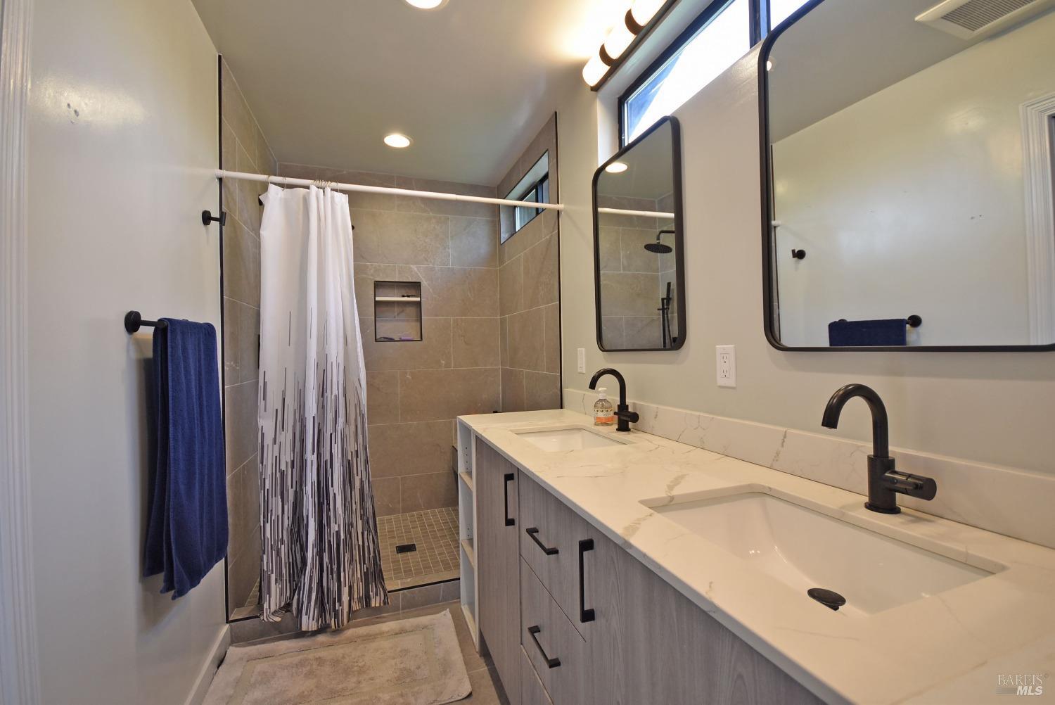 Detail Gallery Image 18 of 27 For 20 Carmel Ct, San Rafael,  CA 94903 - 4 Beds | 3/1 Baths