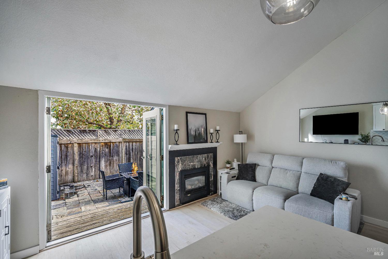 Detail Gallery Image 9 of 20 For 188 Courtyards East Unkn, Windsor,  CA 95492 - 2 Beds | 2 Baths