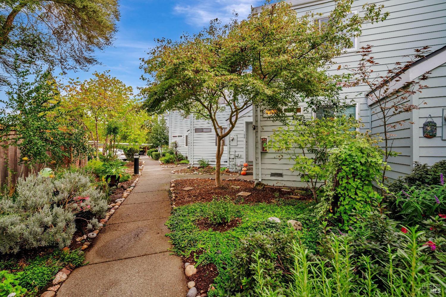 Detail Gallery Image 1 of 20 For 188 Courtyards East Unkn, Windsor,  CA 95492 - 2 Beds | 2 Baths