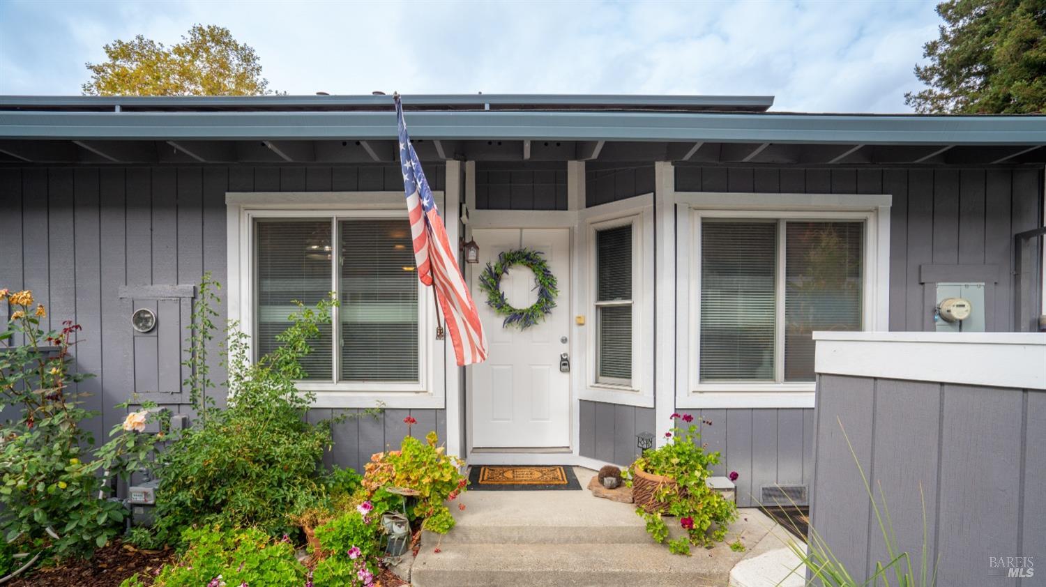 Detail Gallery Image 1 of 20 For 5078 Country Club Dr, Rohnert Park,  CA 94928 - 2 Beds | 1/1 Baths