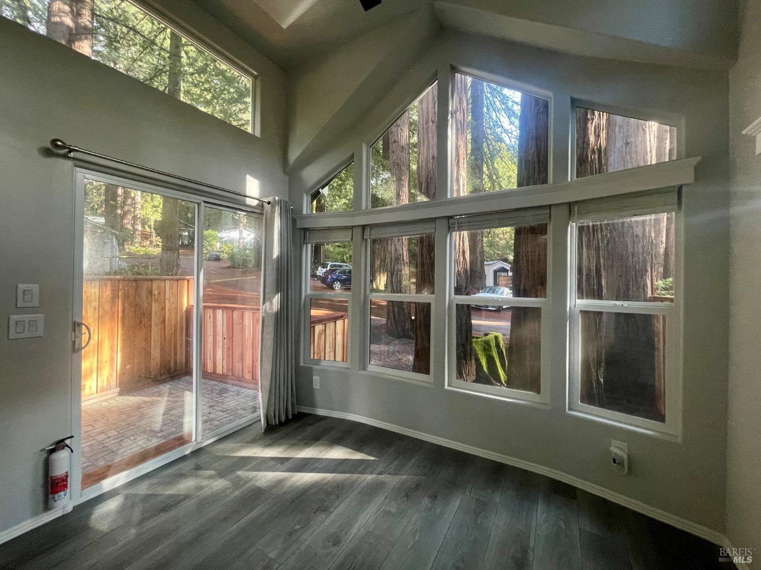 Detail Gallery Image 3 of 15 For 14755 Armstrong Woods Rd 18, Guerneville,  CA 95446 - 2 Beds | 1 Baths