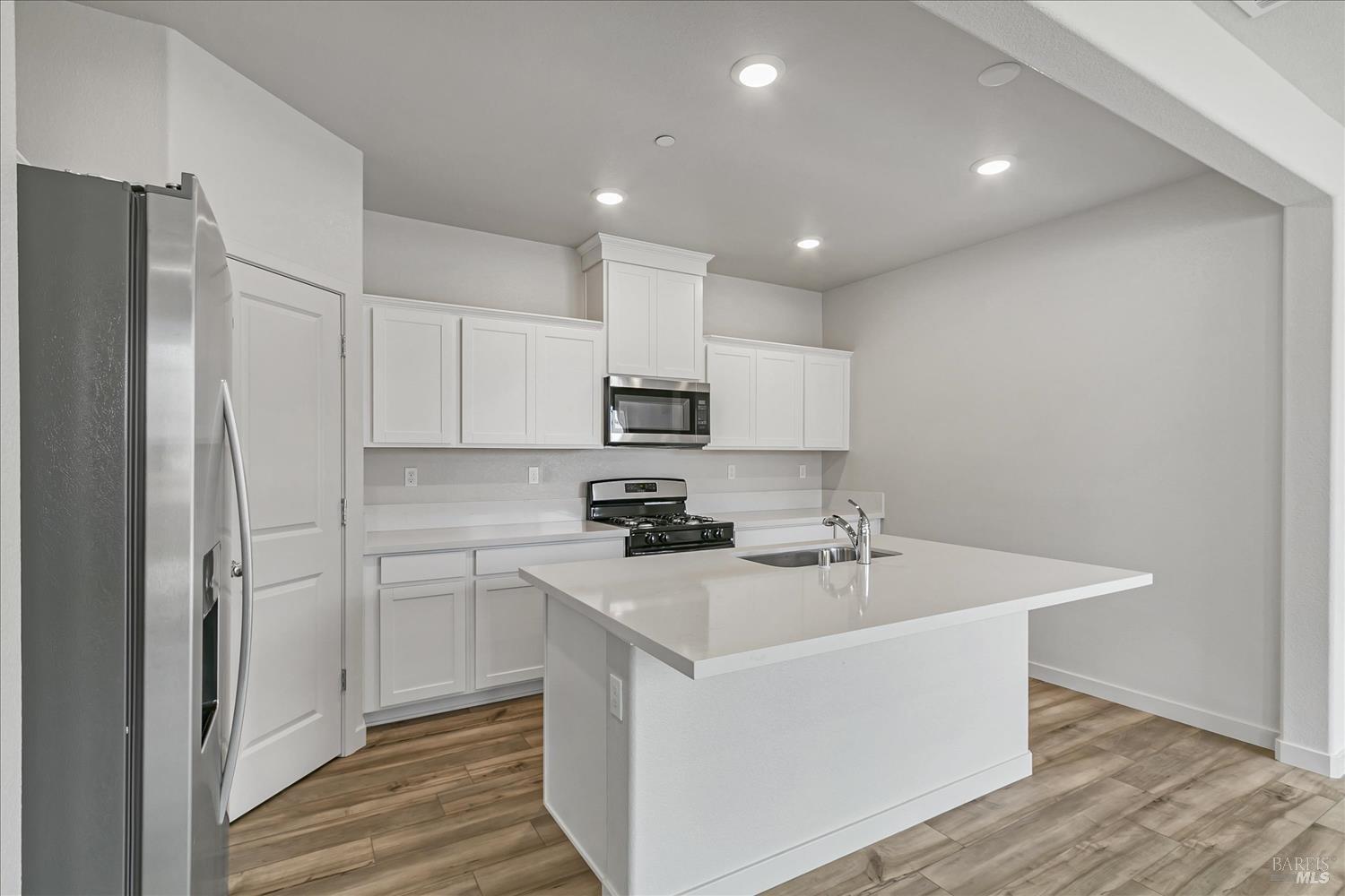 Detail Gallery Image 7 of 21 For 132 Clown Fish St, Suisun City,  CA 94585 - 3 Beds | 2/1 Baths